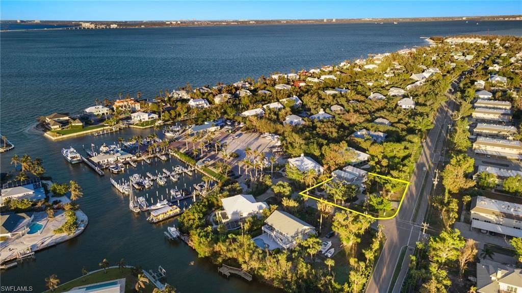 Sanibel, FL 33957,660/664 Periwinkle WAY