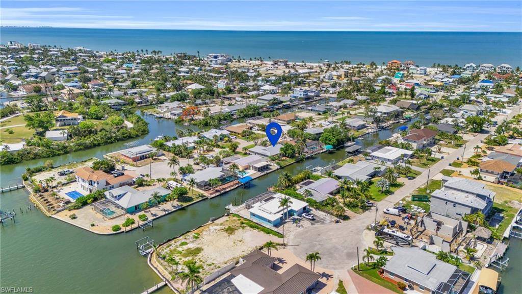 Fort Myers Beach, FL 33931,453 Washington CT