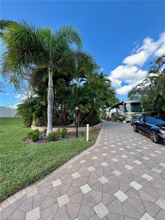 Naples, FL 34114,4662 Southern Breeze DR