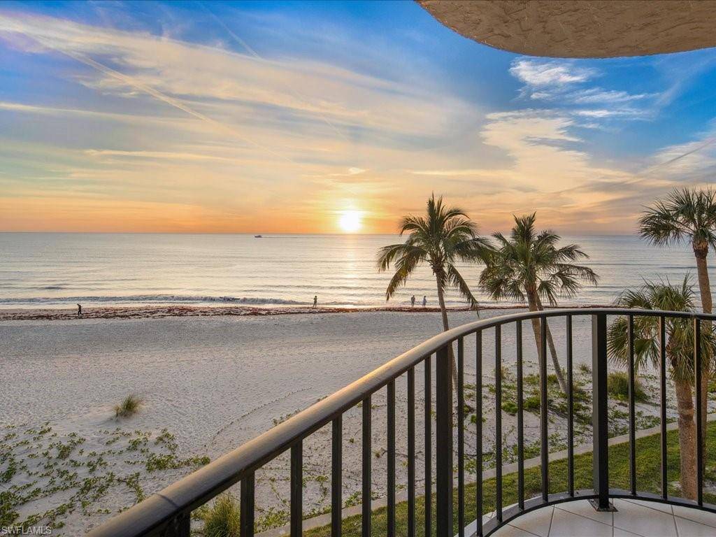 Naples, FL 34103,3115 Gulf Shore BLVD N #205S