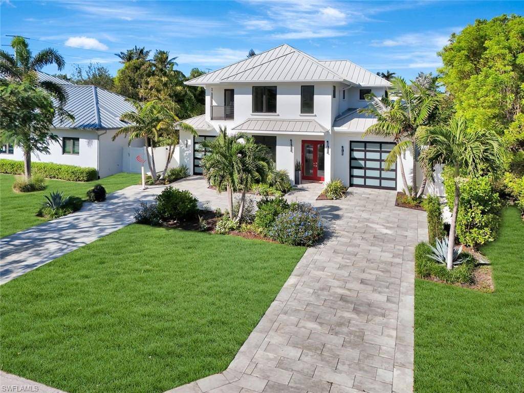 Naples, FL 34102,739 5th AVE N