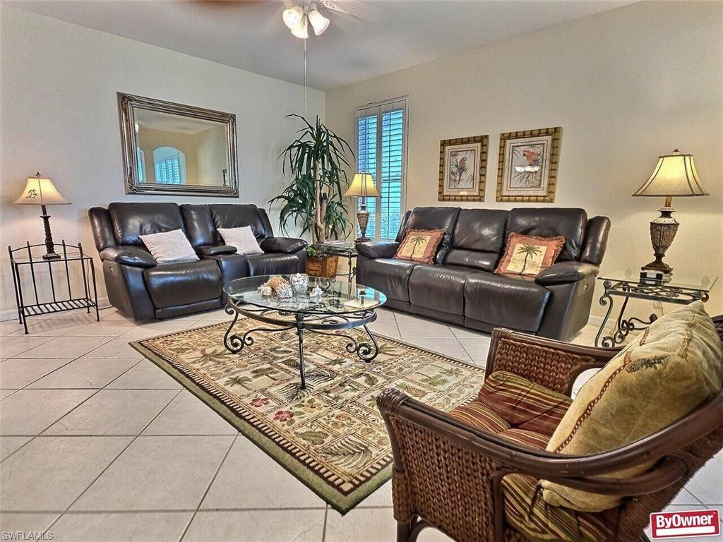 Naples, FL 34110,1310 Charleston Square DR #1-101