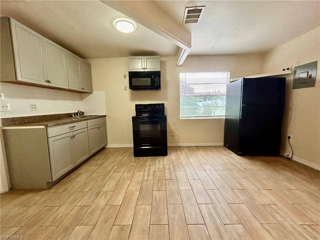 Cape Coral, FL 33904,4926 Vincennes CT #6