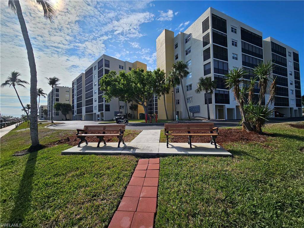 Fort Myers Beach, FL 33931,4451 Bay Beach LN #424