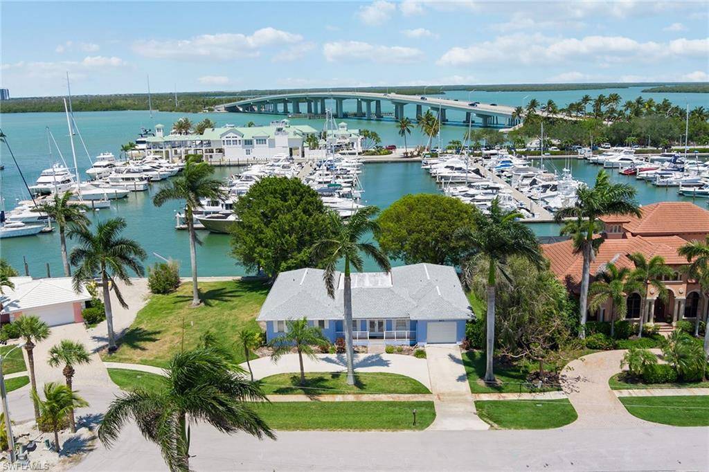 Marco Island, FL 34145,843 Buttonwood CT