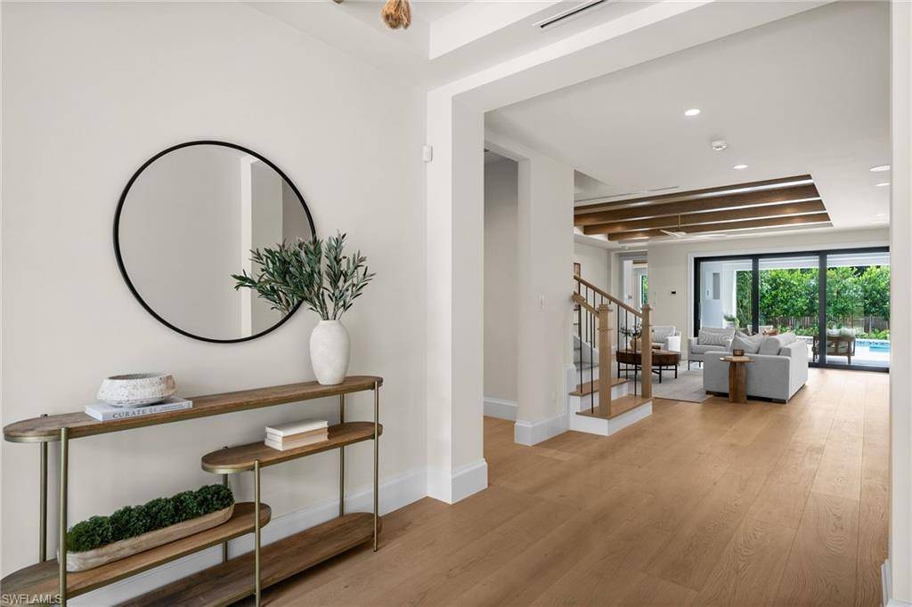 Naples, FL 34102,1120 10th AVE N