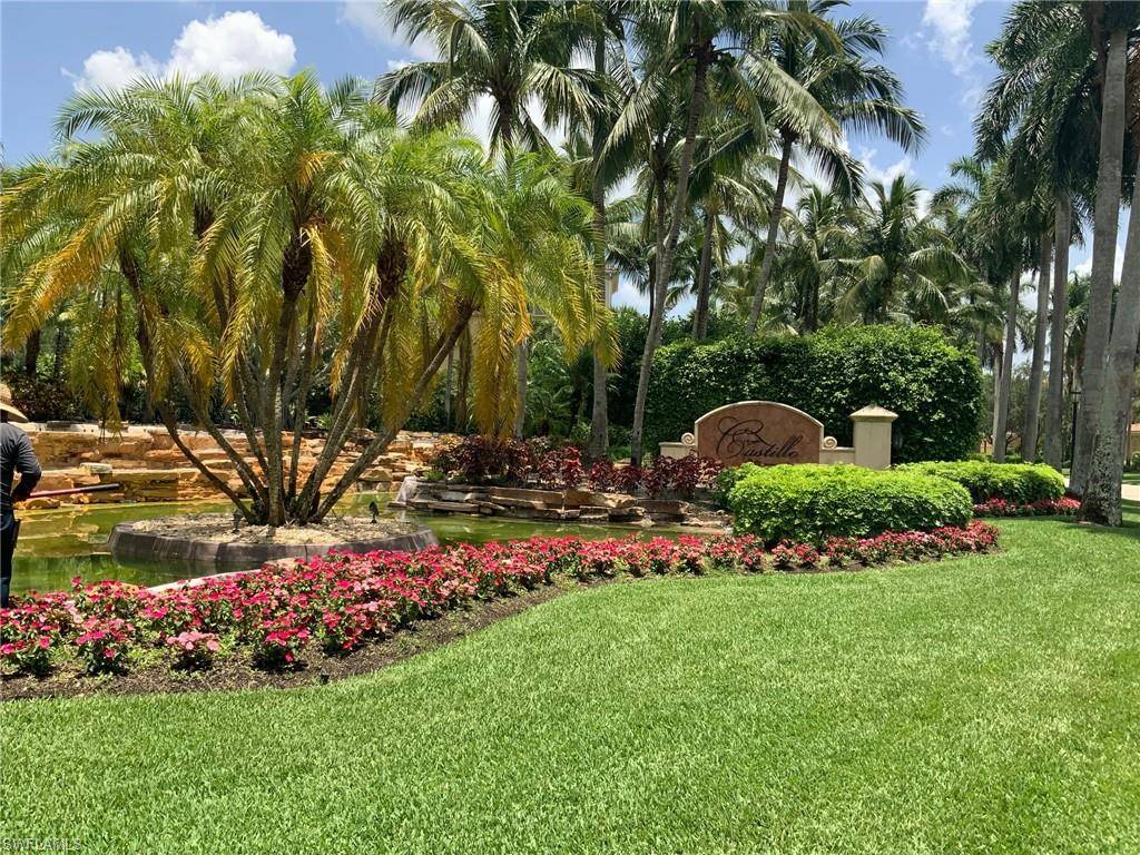 Naples, FL 34109,2817 Tiburon BLVD E #4-101