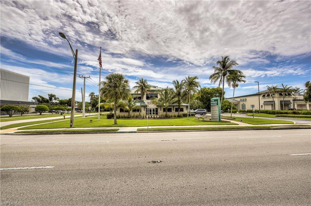 Naples, FL 34103,2390 Tamiami TRL N #106