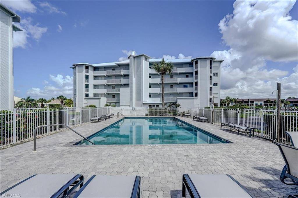 Fort Myers Beach, FL 33931,4551 Bay Beach LN #352