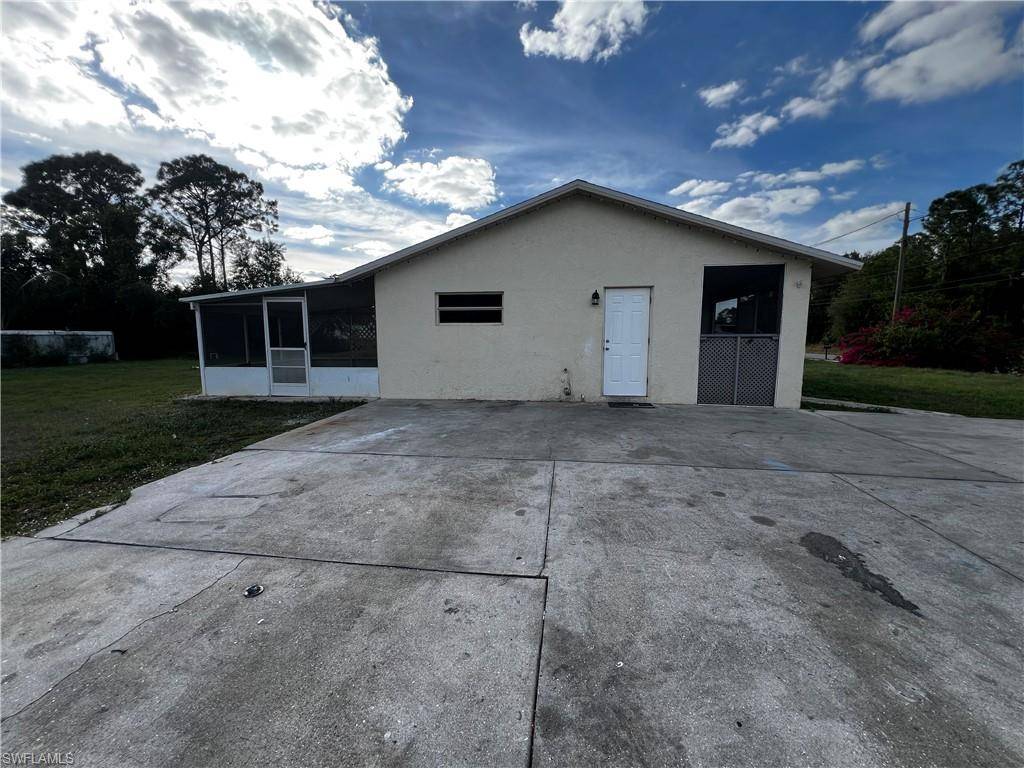 Lehigh Acres, FL 33976,4305 2nd ST SW