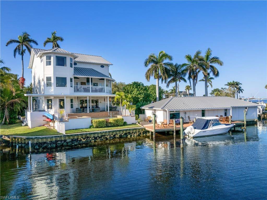 Fort Myers, FL 33919,901 Robalo DR