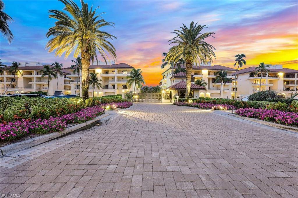 Naples, FL 34103,4400 Gulf Shore BLVD N #4-405