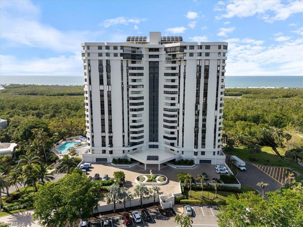 Naples, FL 34108,6001 Pelican Bay BLVD #606