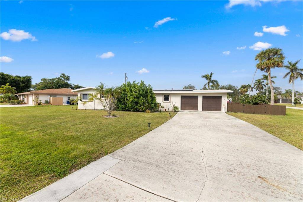 Fort Myers, FL 33919,587 SANFORD DR