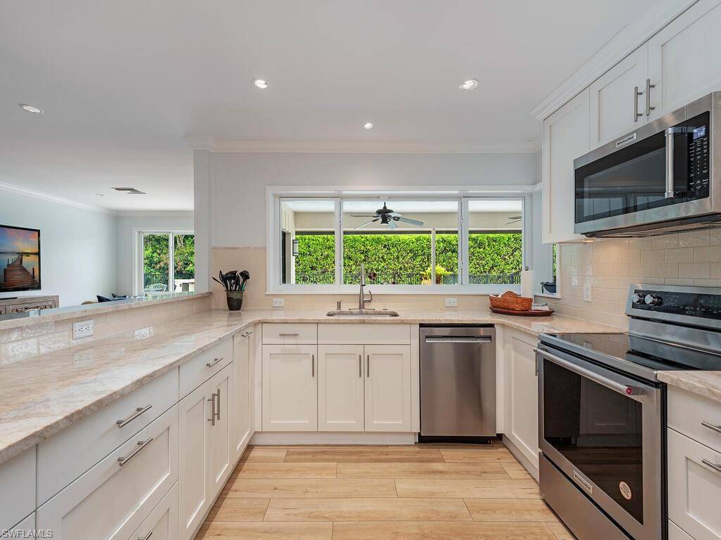 Naples, FL 34103,717 Park Shore DR
