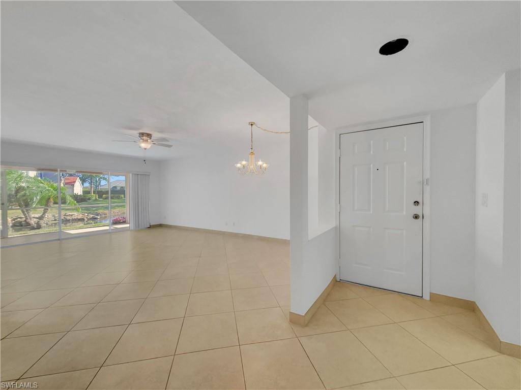 Naples, FL 34109,9832 Luna CIR #103G