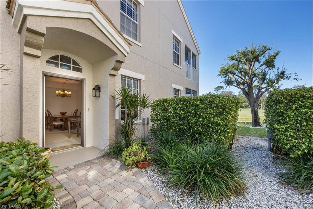 Naples, FL 34110,5685 Heron LN #304