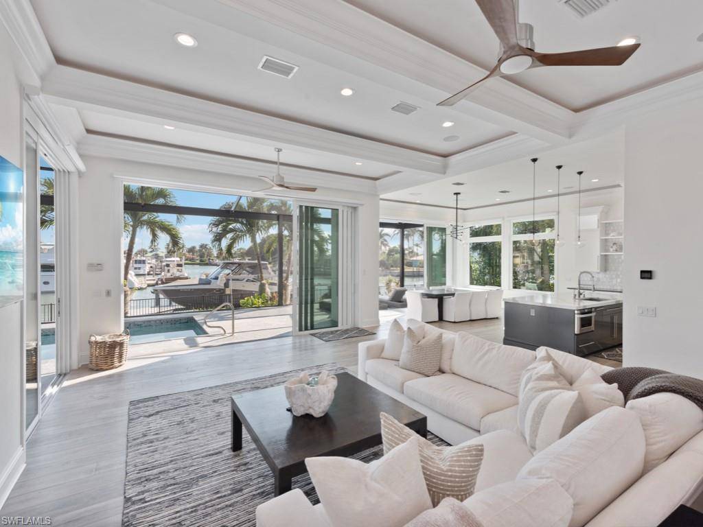 Marco Island, FL 34145,1285 Martinique CT