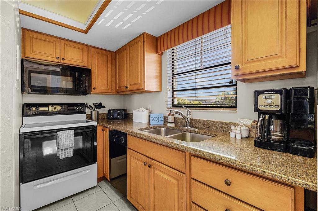 Naples, FL 34103,600 Neapolitan WAY #236