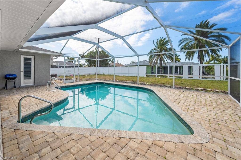 Cape Coral, FL 33990,924 SE 15th TER