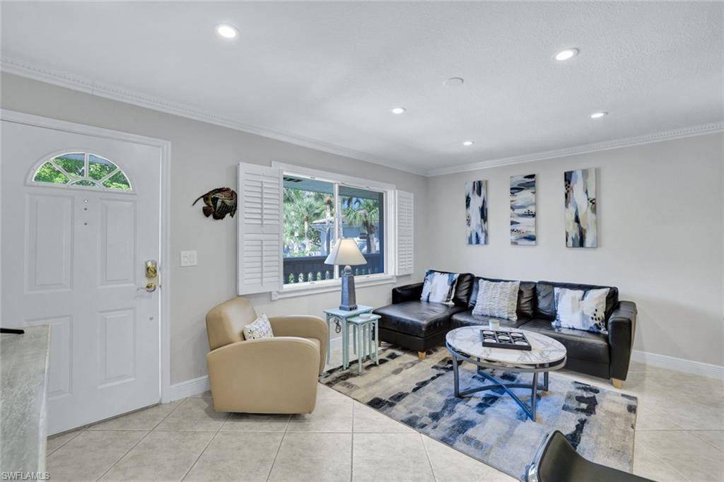 Naples, FL 34102,950 7th AVE S #22