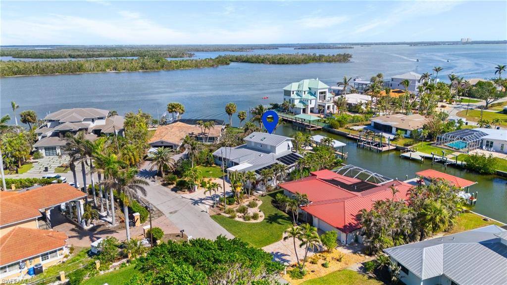 Fort Myers Beach, FL 33931,490 Randy LN