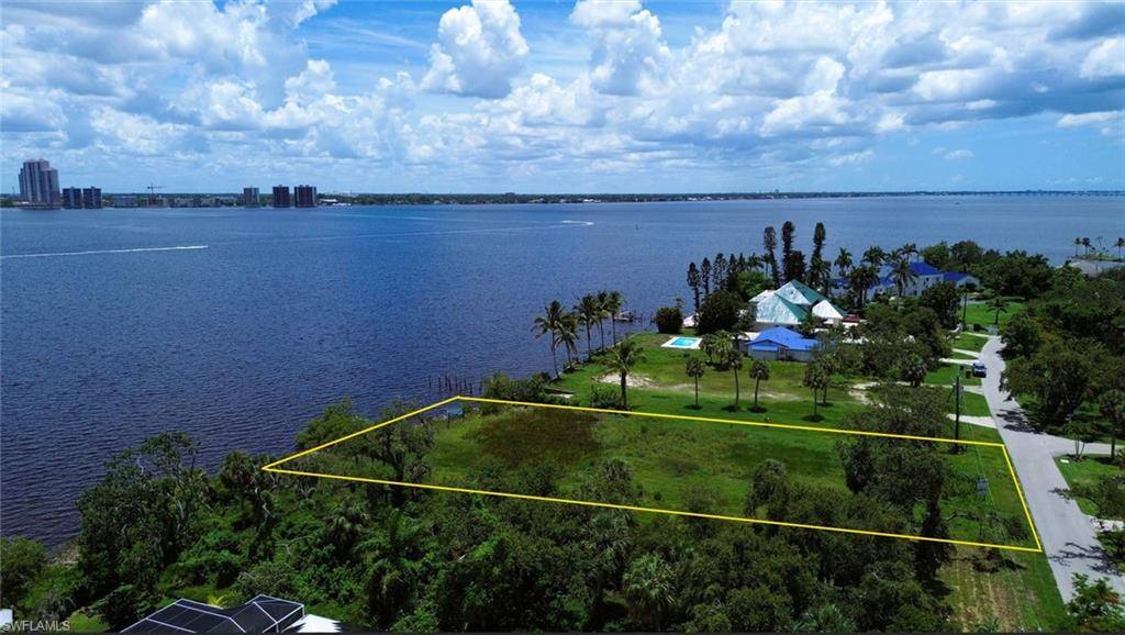 North Fort Myers, FL 33903,740 Overiver DR
