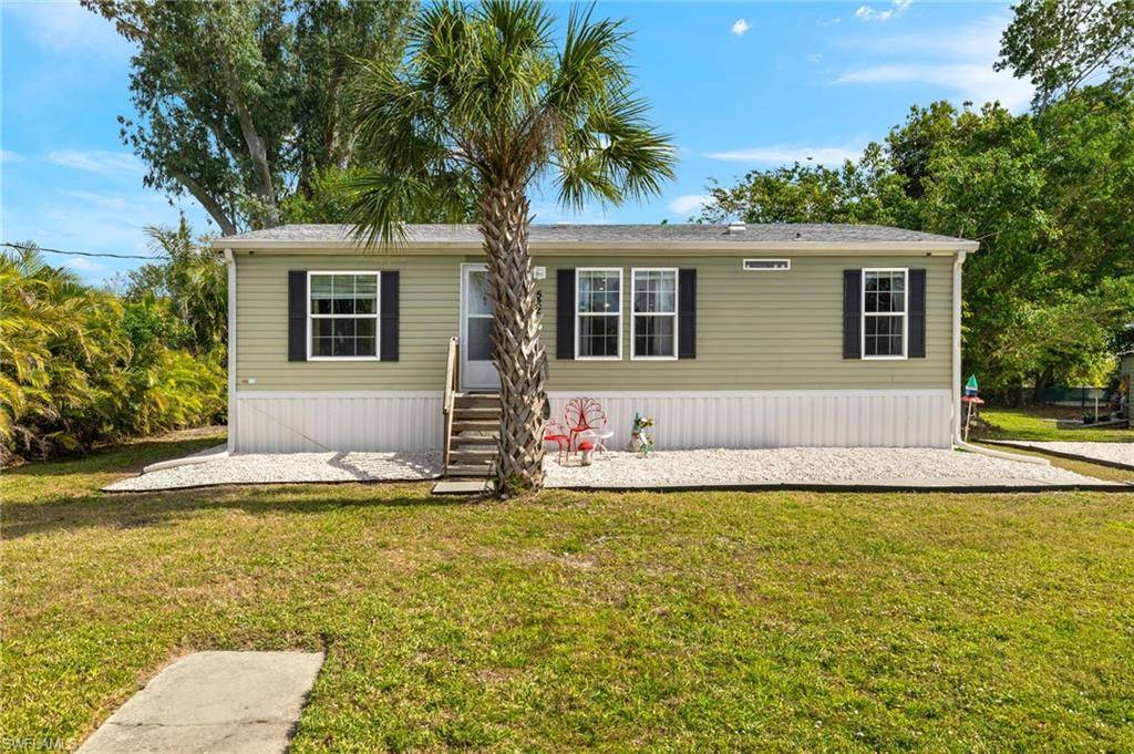 Punta Gorda, FL 33950,522 Tabor ST