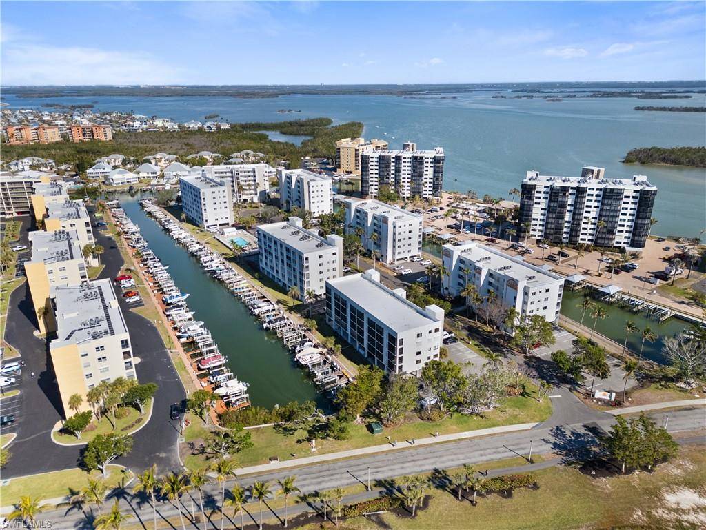 Fort Myers Beach, FL 33931,4371 Bay Beach LN #411