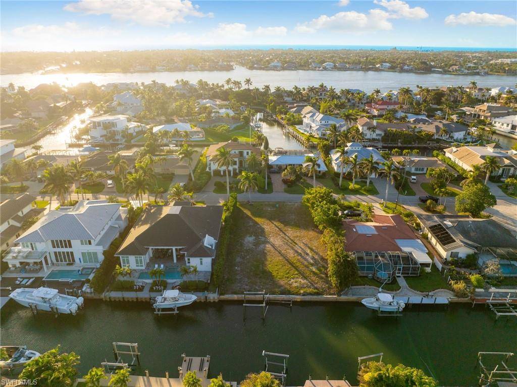 Naples, FL 34102,2165 Tarpon RD
