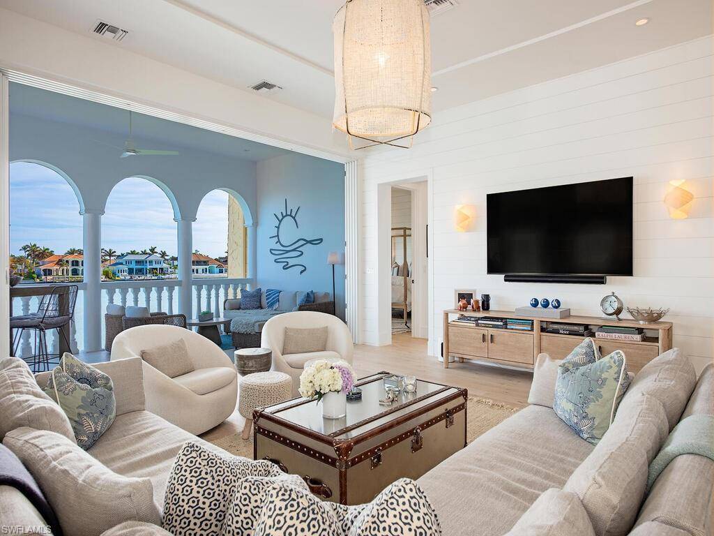 Naples, FL 34103,4000 Gulf Shore BLVD N #1600