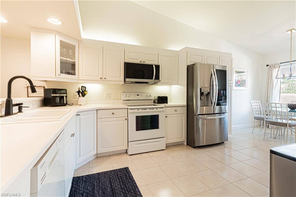 Naples, FL 34112,2345 Magnolia LN #6706