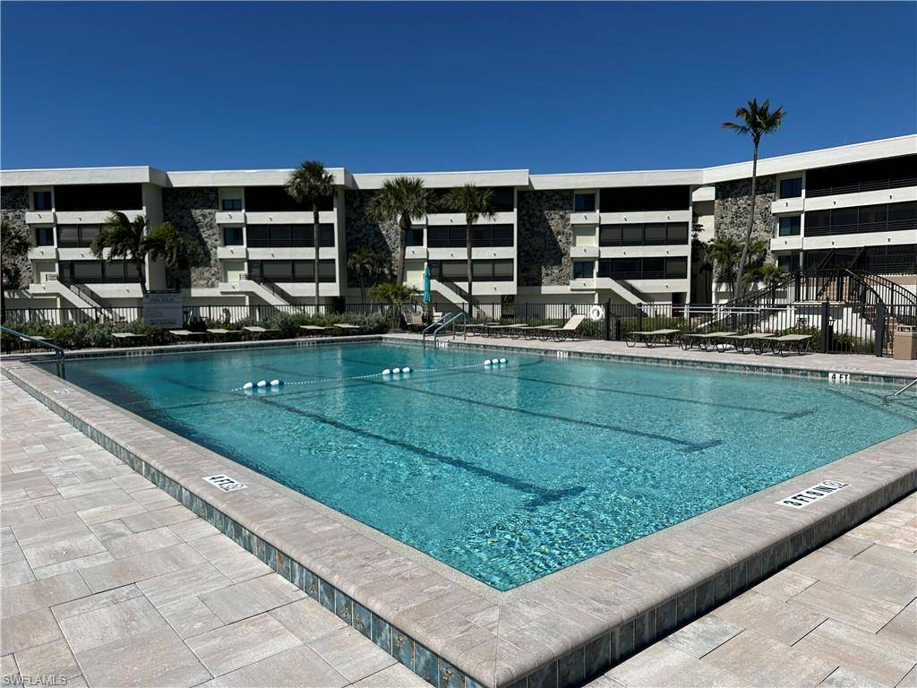 Sanibel, FL 33957,1605 Middle Gulf DR #110