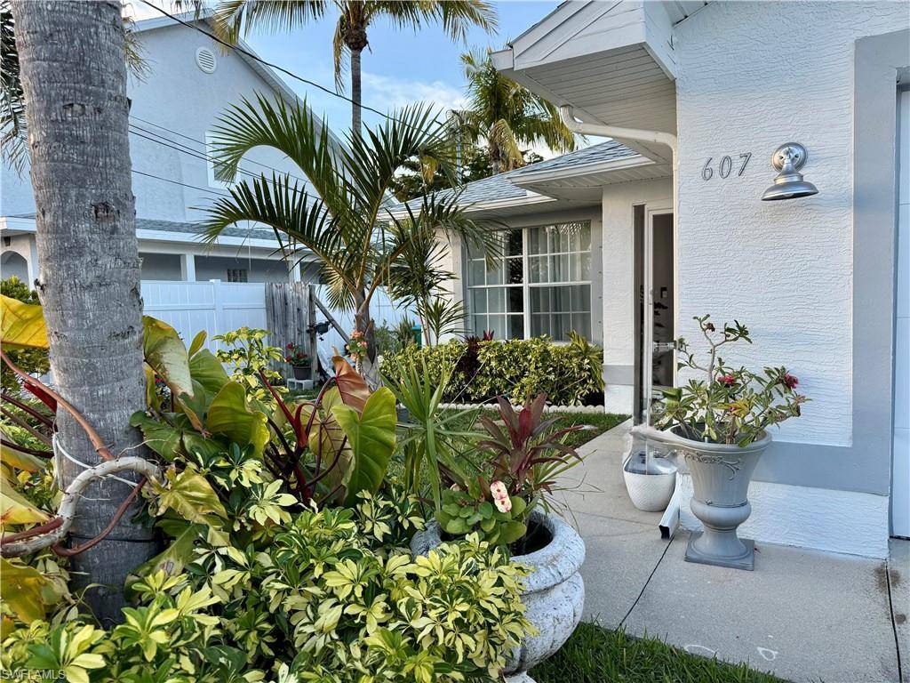 Cape Coral, FL 33990,607 SE 13th ST