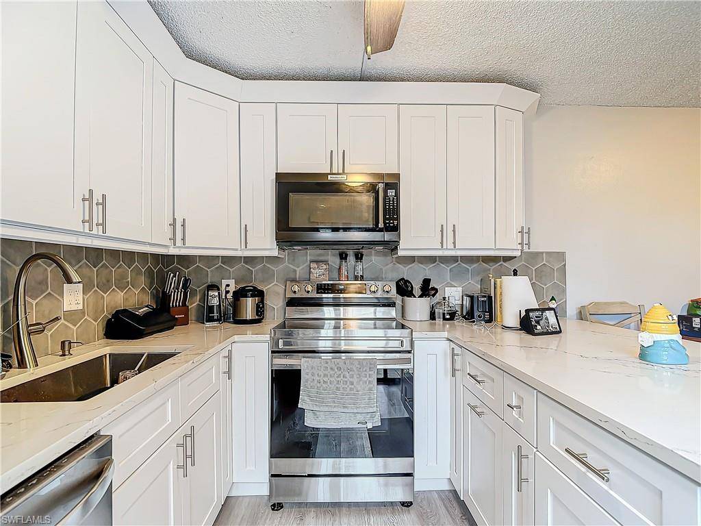 Fort Myers, FL 33919,5215 Cedarbend DR #4
