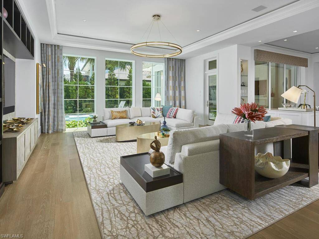 Naples, FL 34102,2075 Gordon DR E