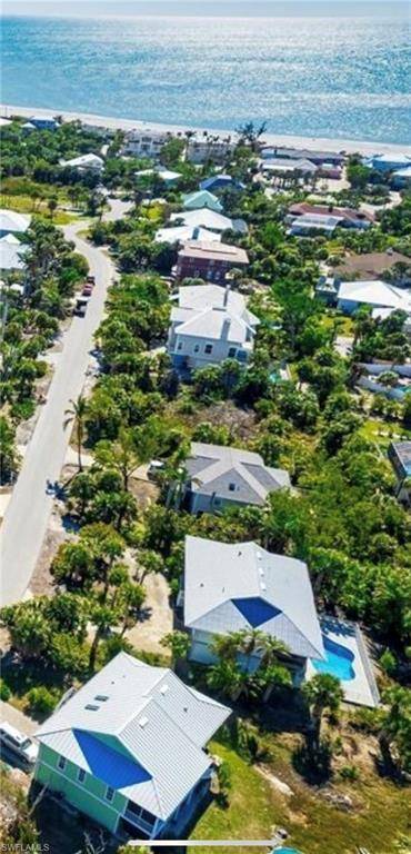 Sanibel, FL 33957,575 Sea Oats DR
