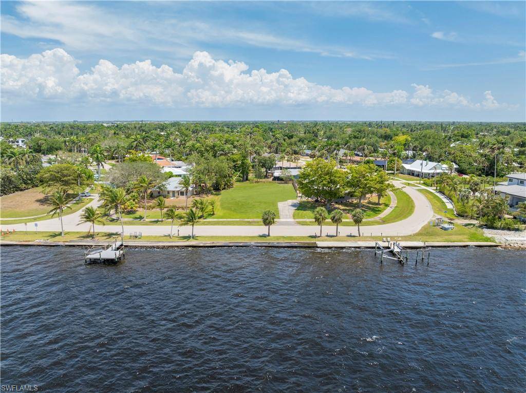 Fort Myers, FL 33919,6105 W Riverside DR