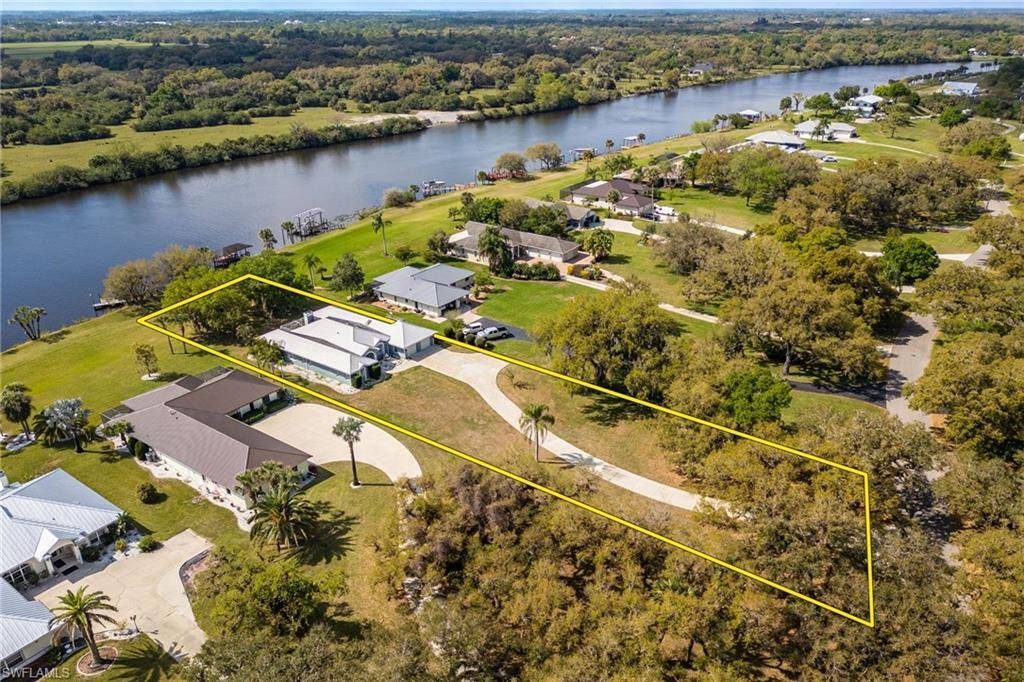 Labelle, FL 33935,1261 Riverbend DR