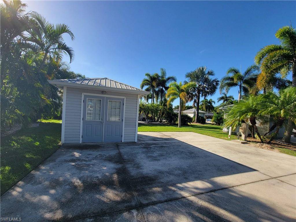 Fort Myers, FL 33905,10130 SUNNYWOOD CT
