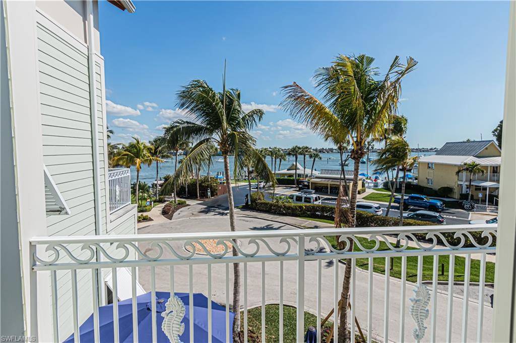 Naples, FL 34102,1001 10th AVE S #F2