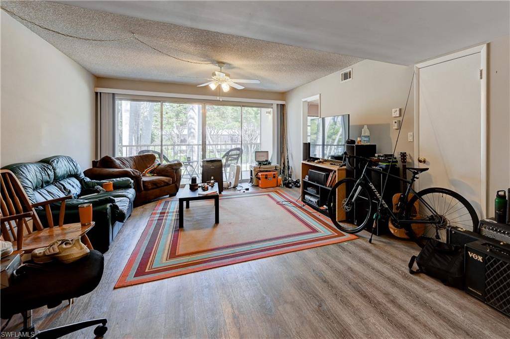 Naples, FL 34102,900 8th Ave S #204