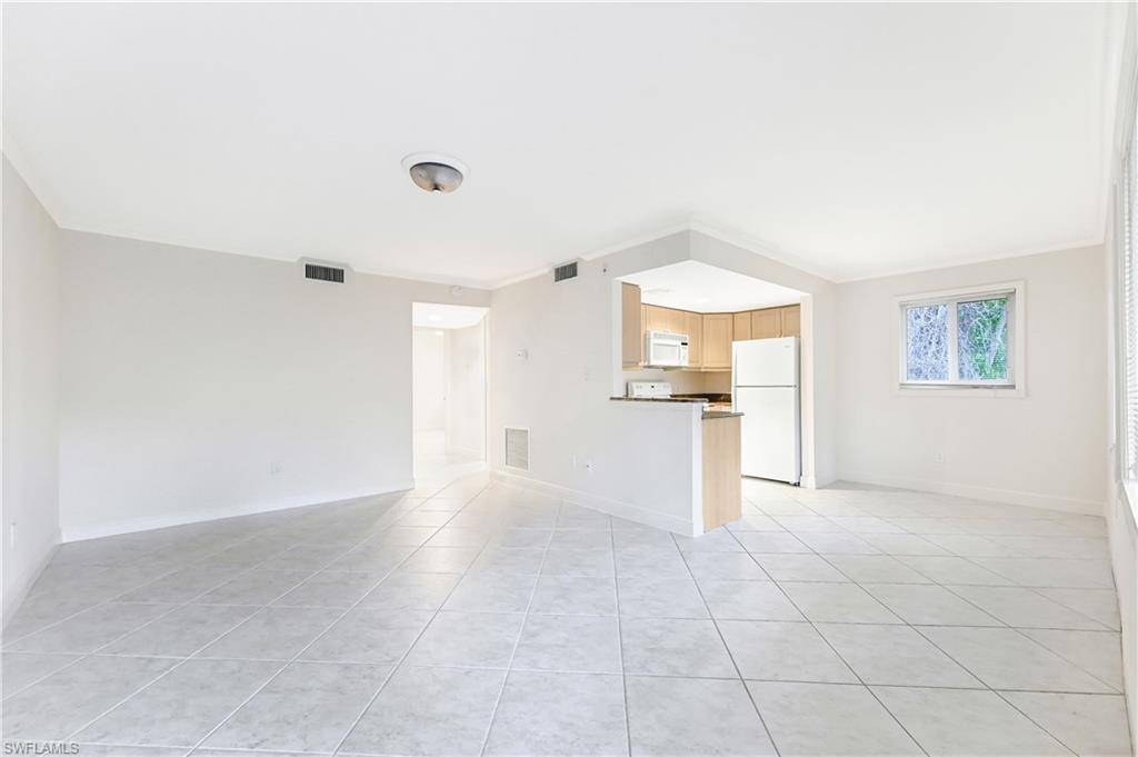 Naples, FL 34102,950 7th AVE S #26