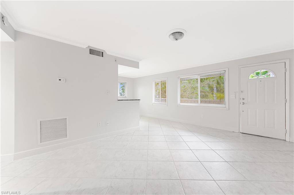 Naples, FL 34102,950 7th AVE S #26