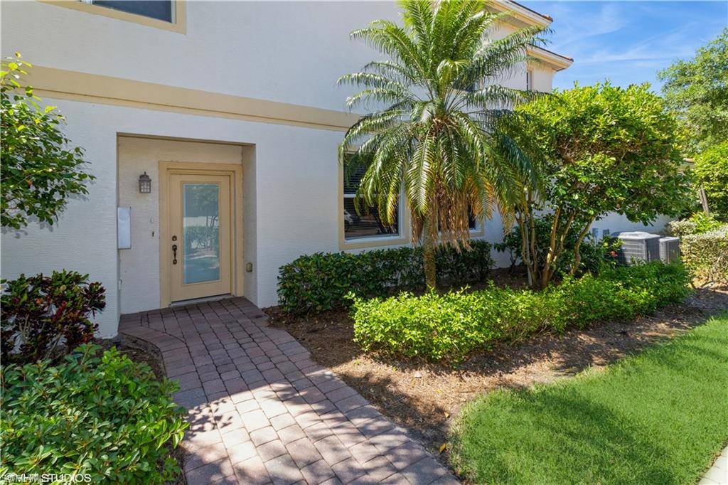 Fort Myers, FL 33905,3010 Meandering WAY #101