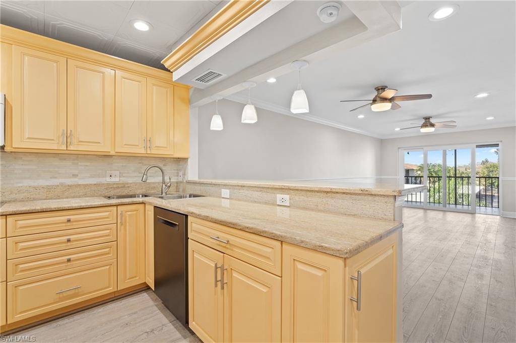 Fort Myers, FL 33907,2111 Barkeley LN #19