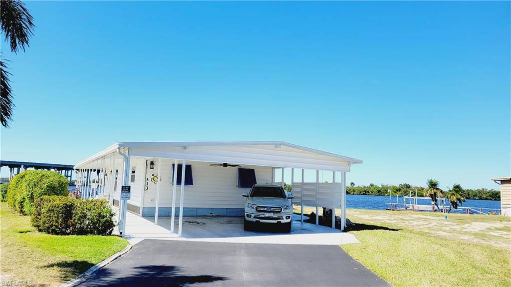 Fort Myers, FL 33905,313 Shoreland DR