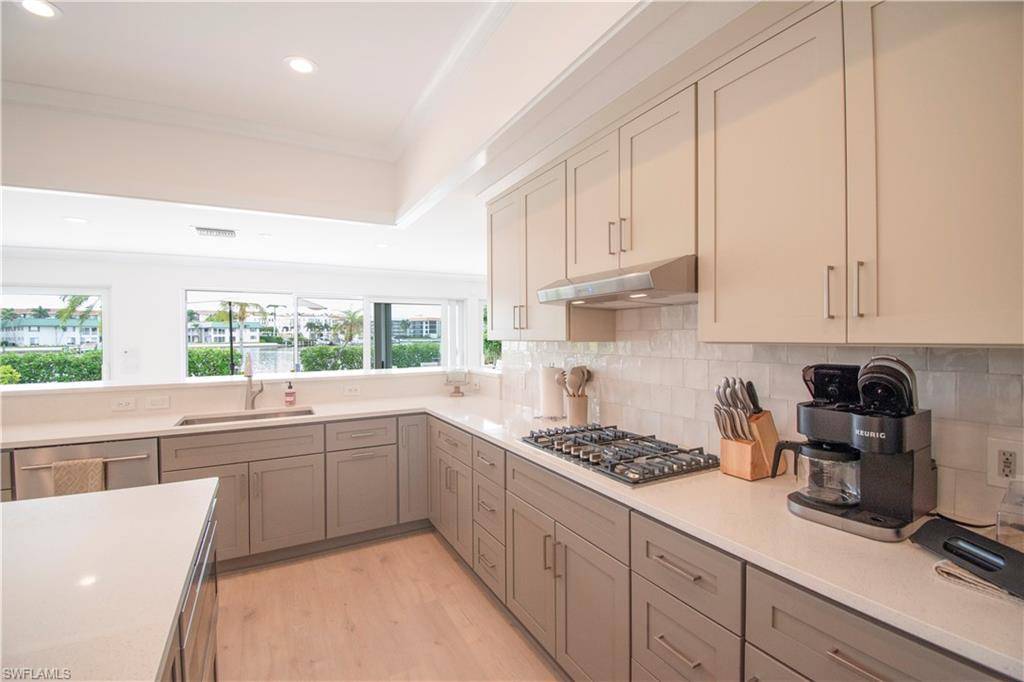Naples, FL 34103,222 BAY PT