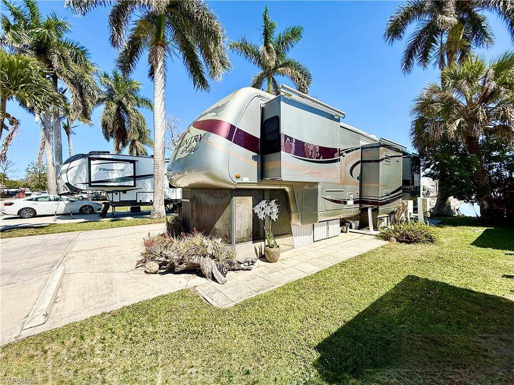 Naples, FL 34114,548 Cheetah DR
