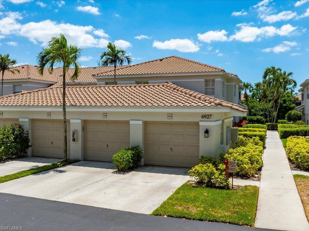 Naples, FL 34109,6927 Satinleaf RD N #204
